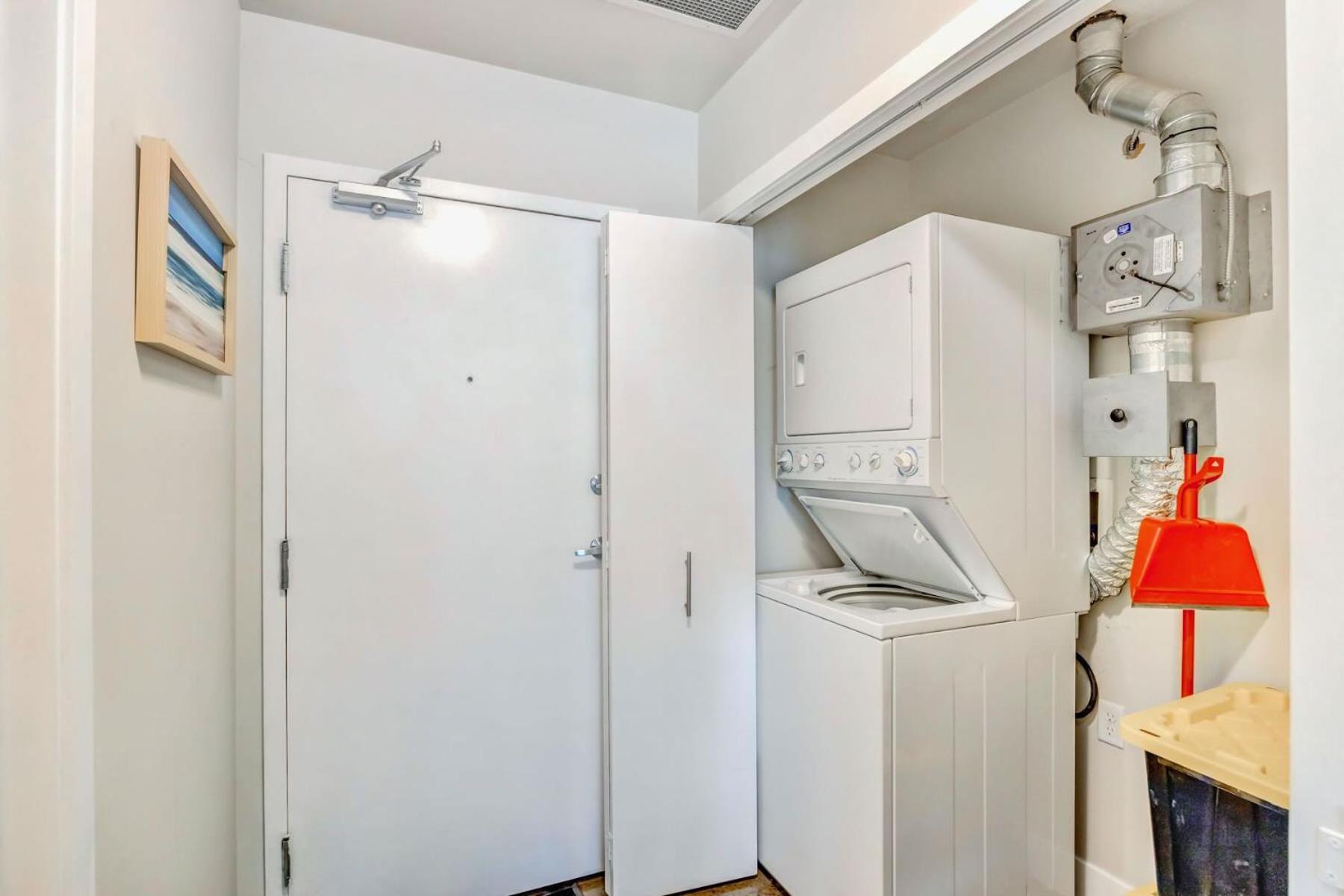 Luxury 2Br Condo - King Bed - Stunning City Views YYC Dış mekan fotoğraf