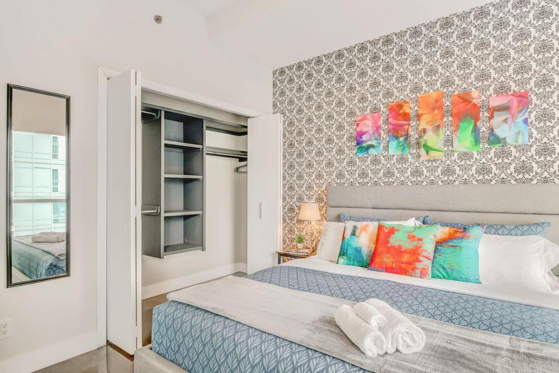 Luxury 2Br Condo - King Bed - Stunning City Views YYC Dış mekan fotoğraf