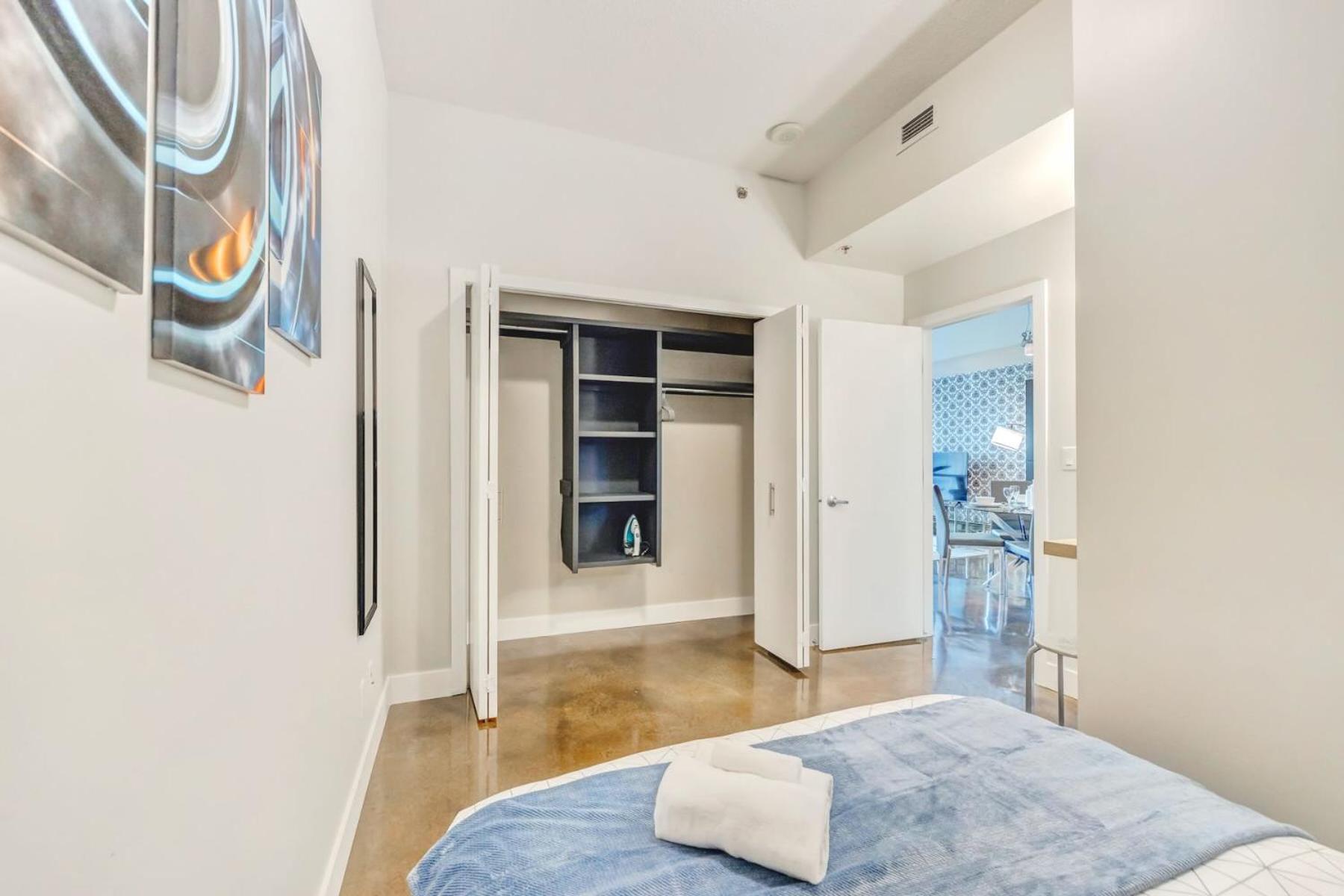 Luxury 2Br Condo - King Bed - Stunning City Views YYC Dış mekan fotoğraf
