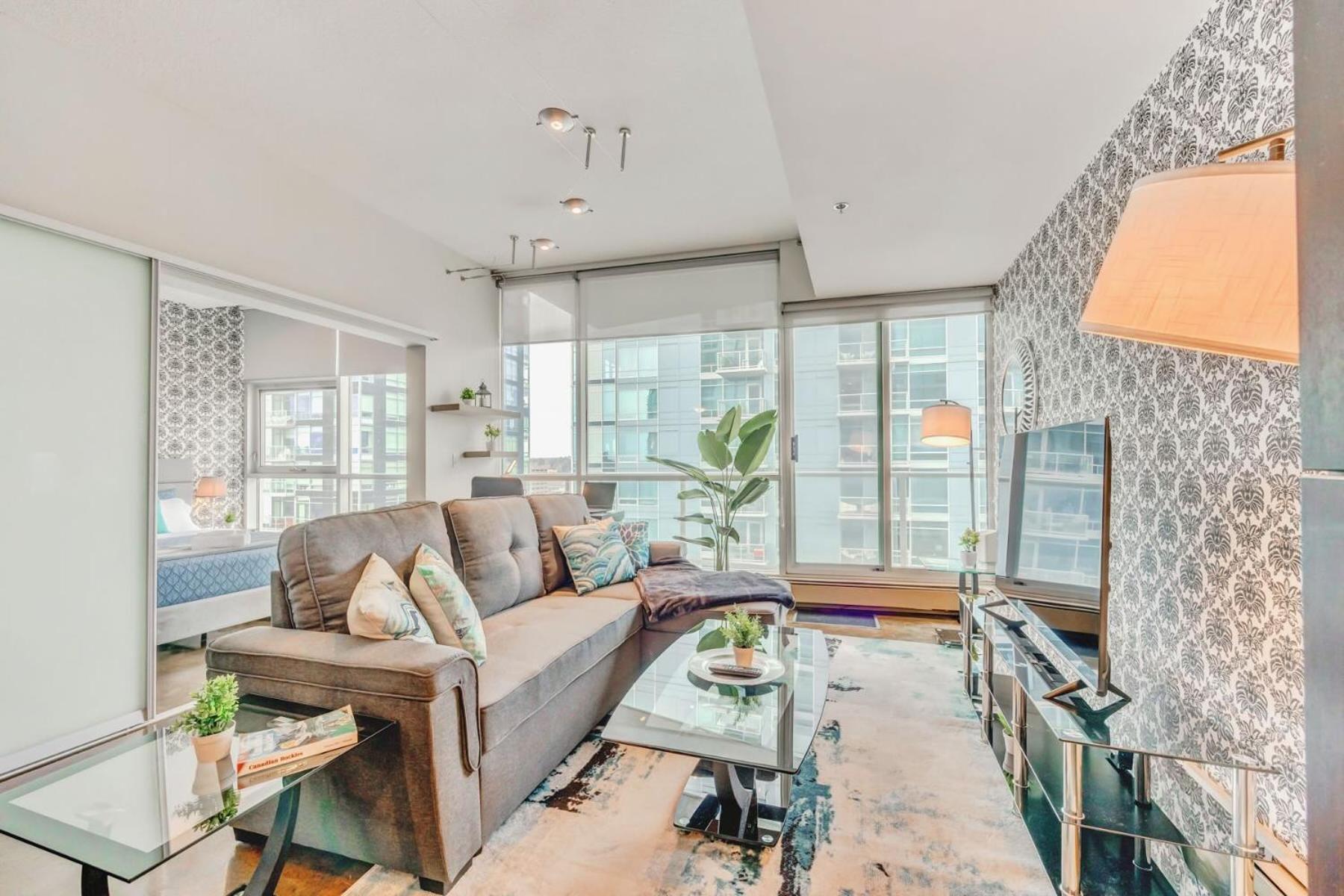 Luxury 2Br Condo - King Bed - Stunning City Views YYC Dış mekan fotoğraf